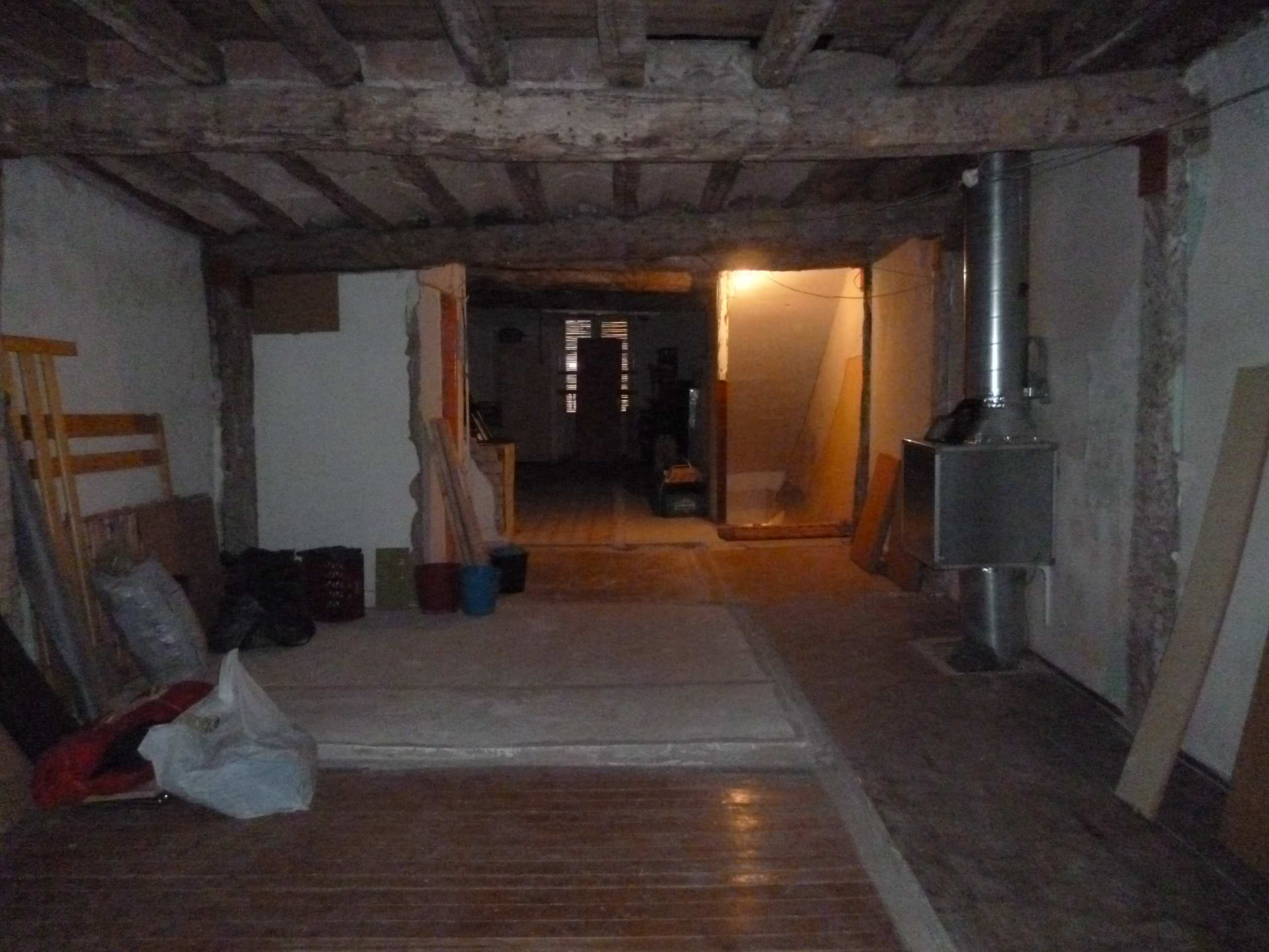 Two-storey house more local as a bar in the old