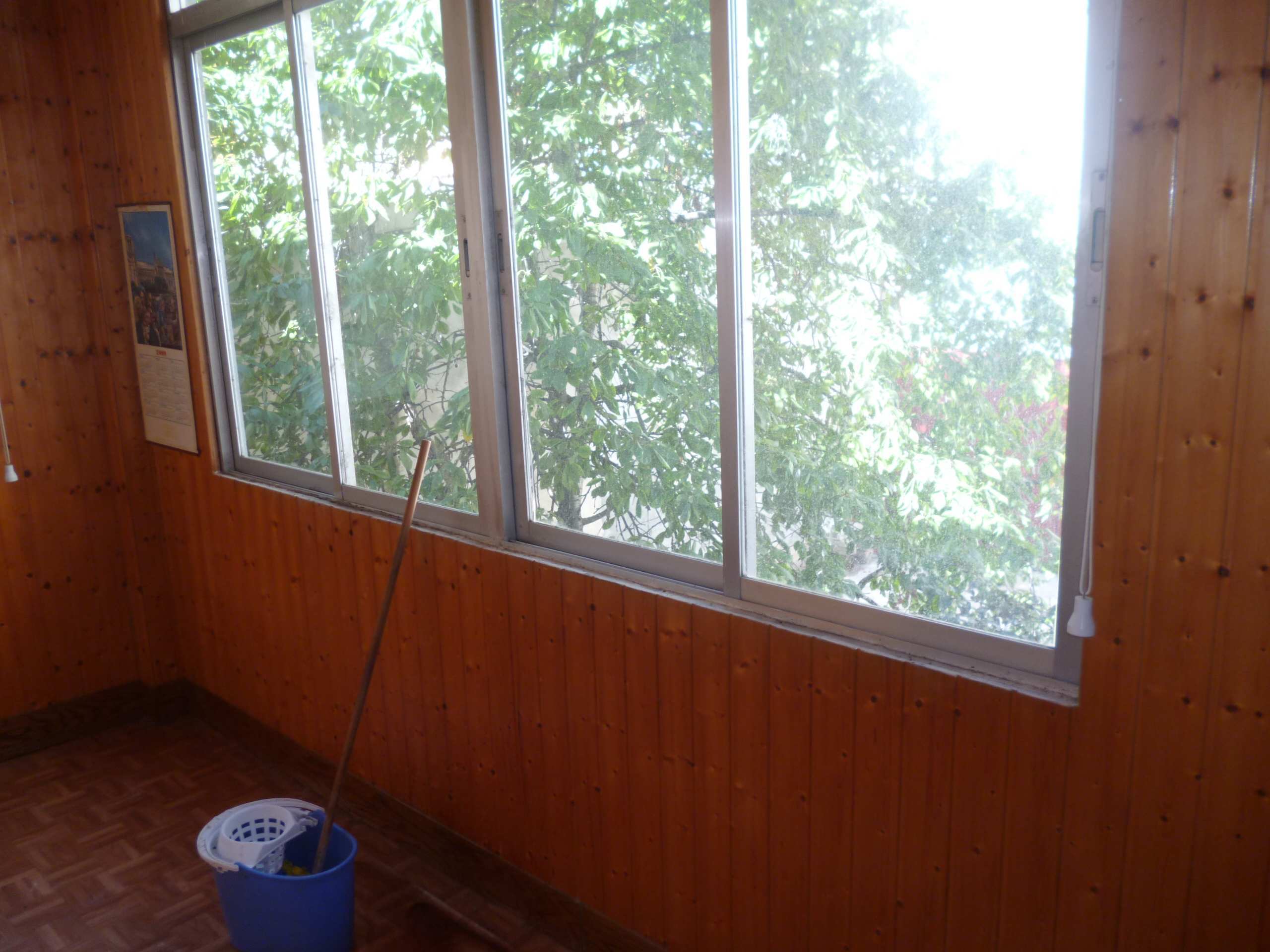 House with attic and interior patio area with land in the center of Miranda