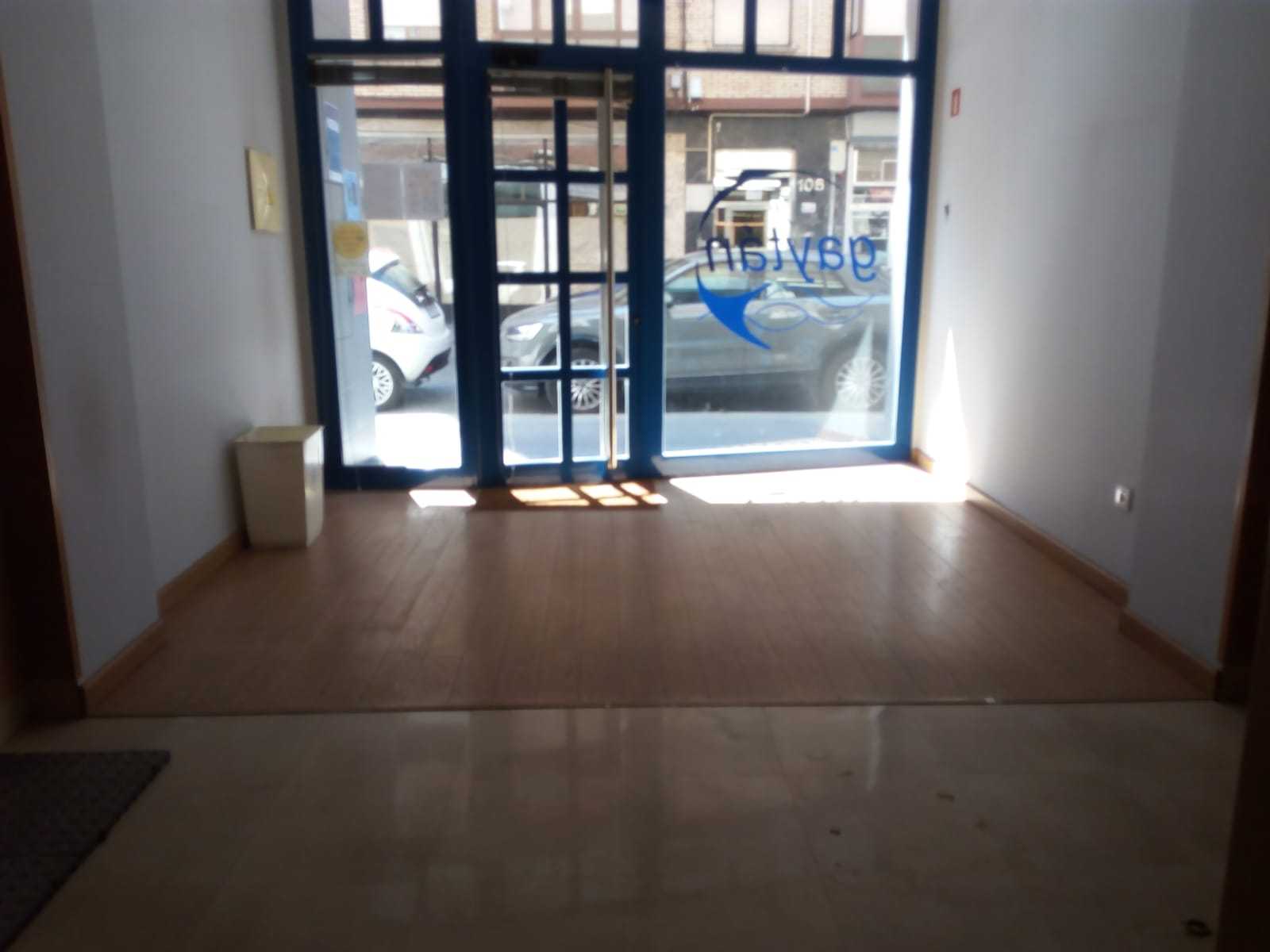 Alquiler de local comercial en Calle Arenal
