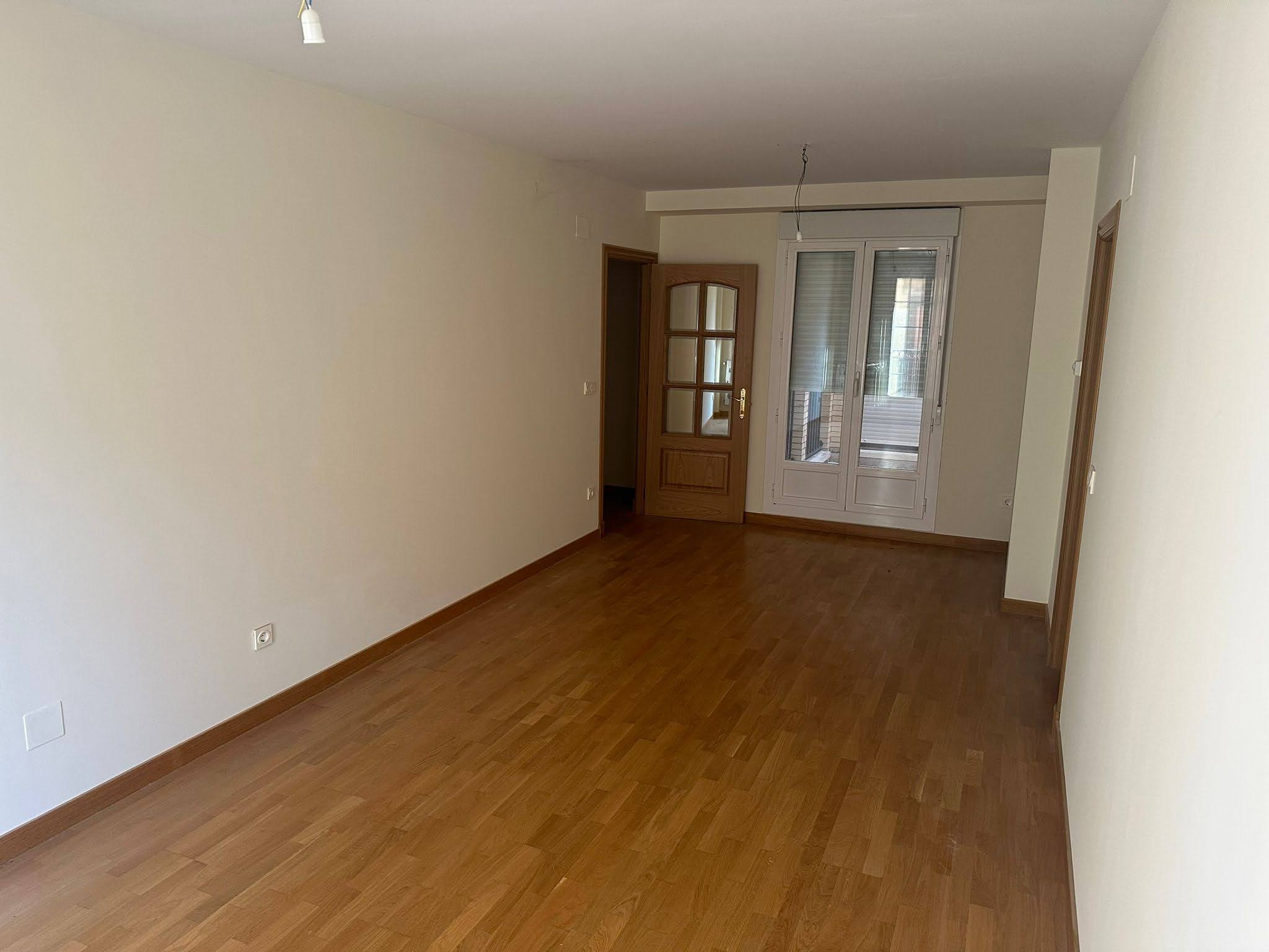 Brand new apartment with garage and elevator in the center. Come and see it!! Opportunity!